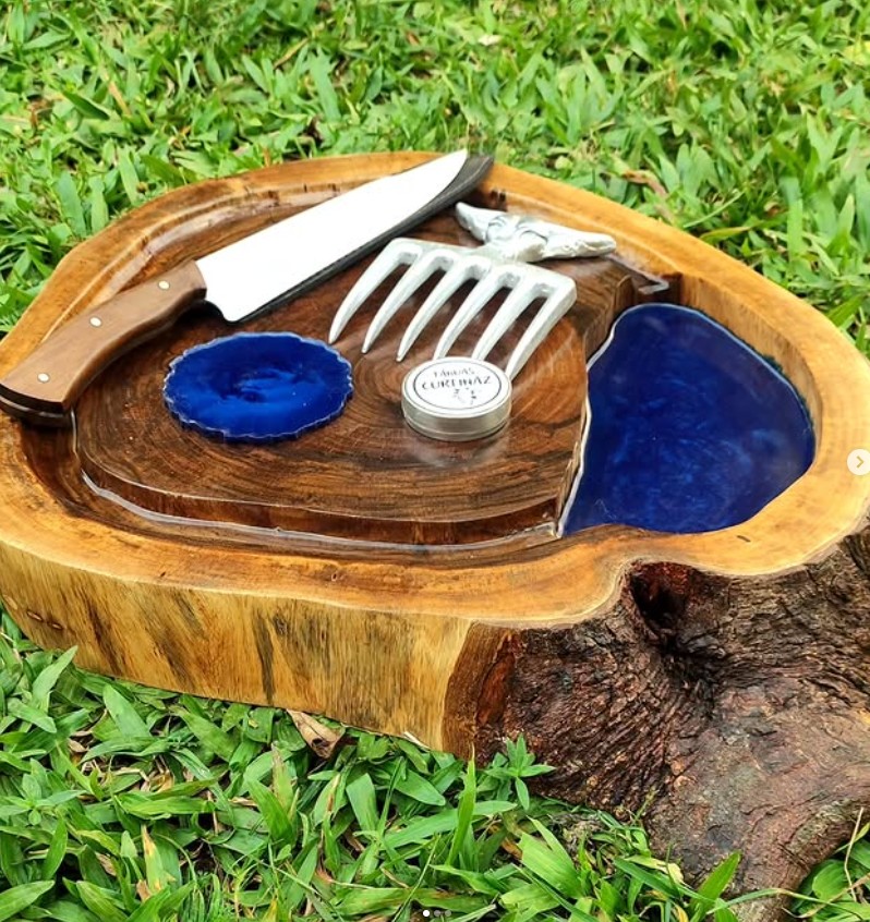 Tábua artesanal premium em madeira resinado azul da Tábuas Curtinaz